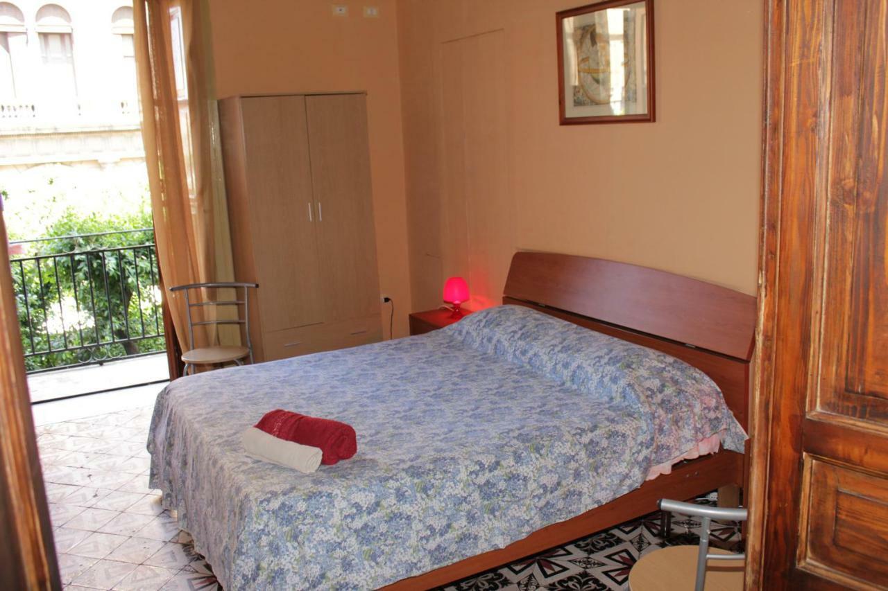 B&B Stazione Centrale Palermo Bagian luar foto