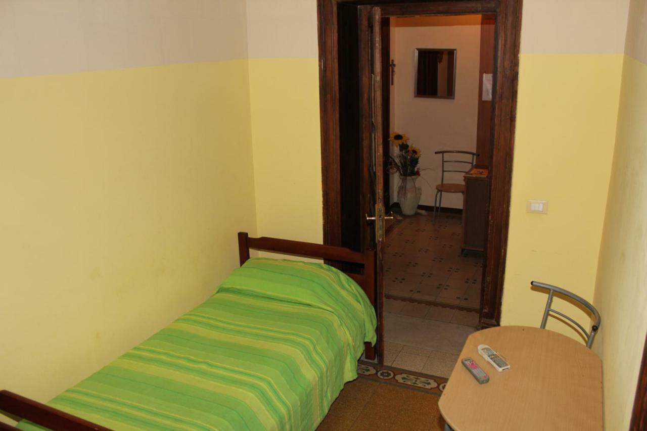 B&B Stazione Centrale Palermo Bagian luar foto